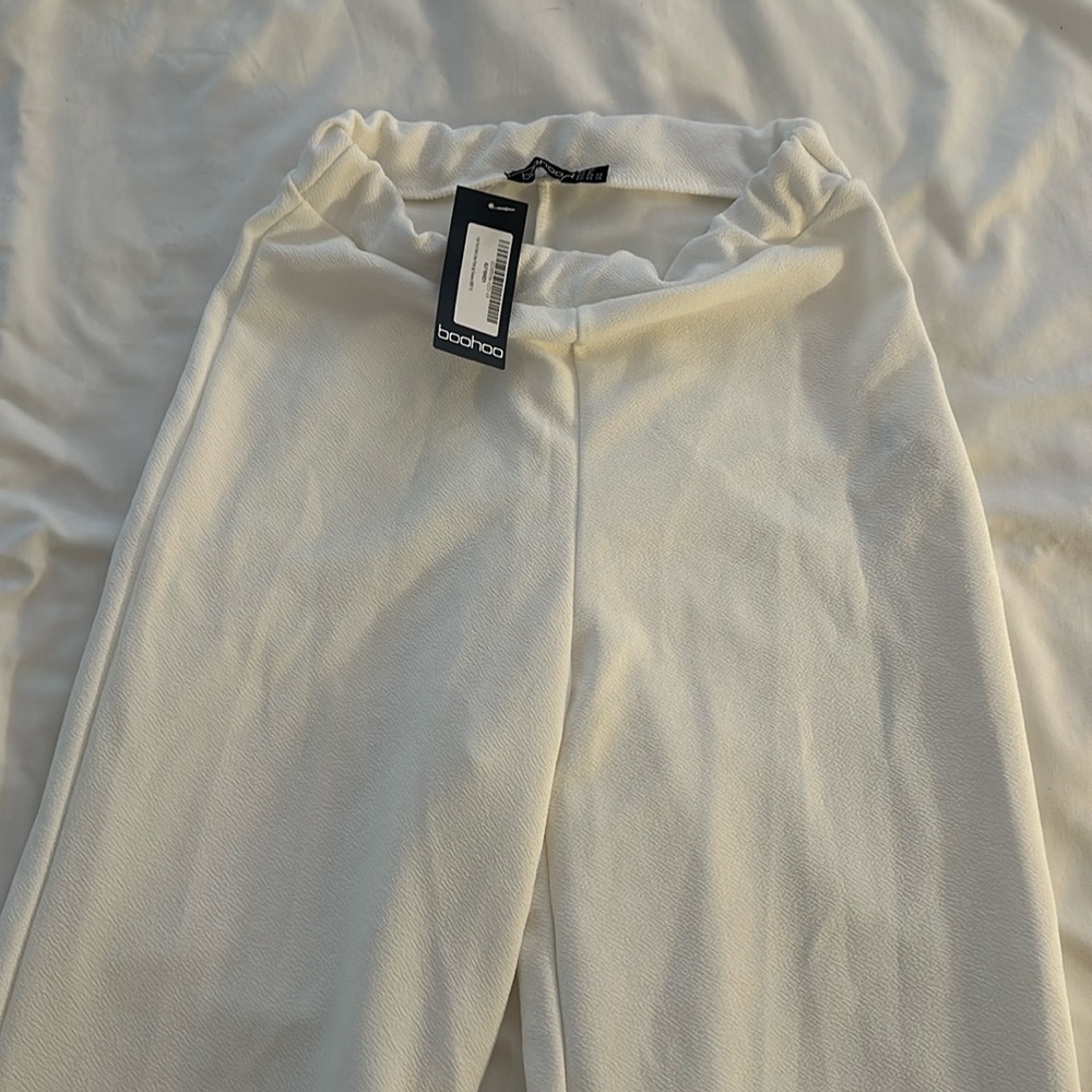 NEW boohoo white pants